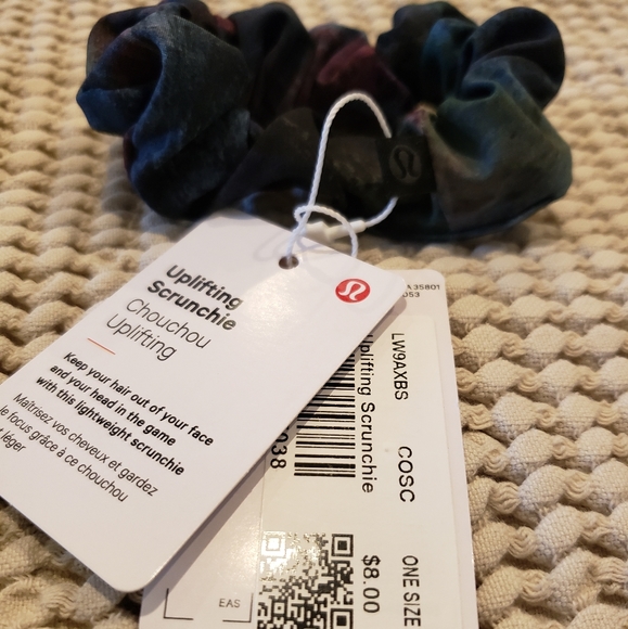 2 Lululemon scrunchies - Picture 9 of 11